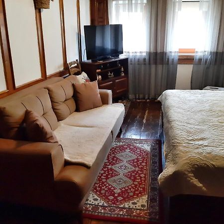 Kulla Dula Guesthouse Gjakova Екстер'єр фото