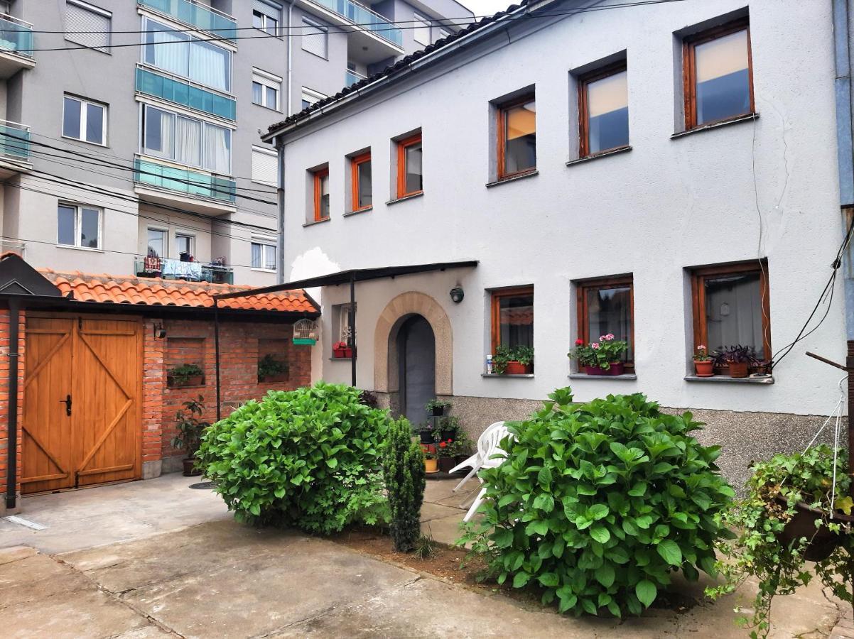 Kulla Dula Guesthouse Gjakova Екстер'єр фото