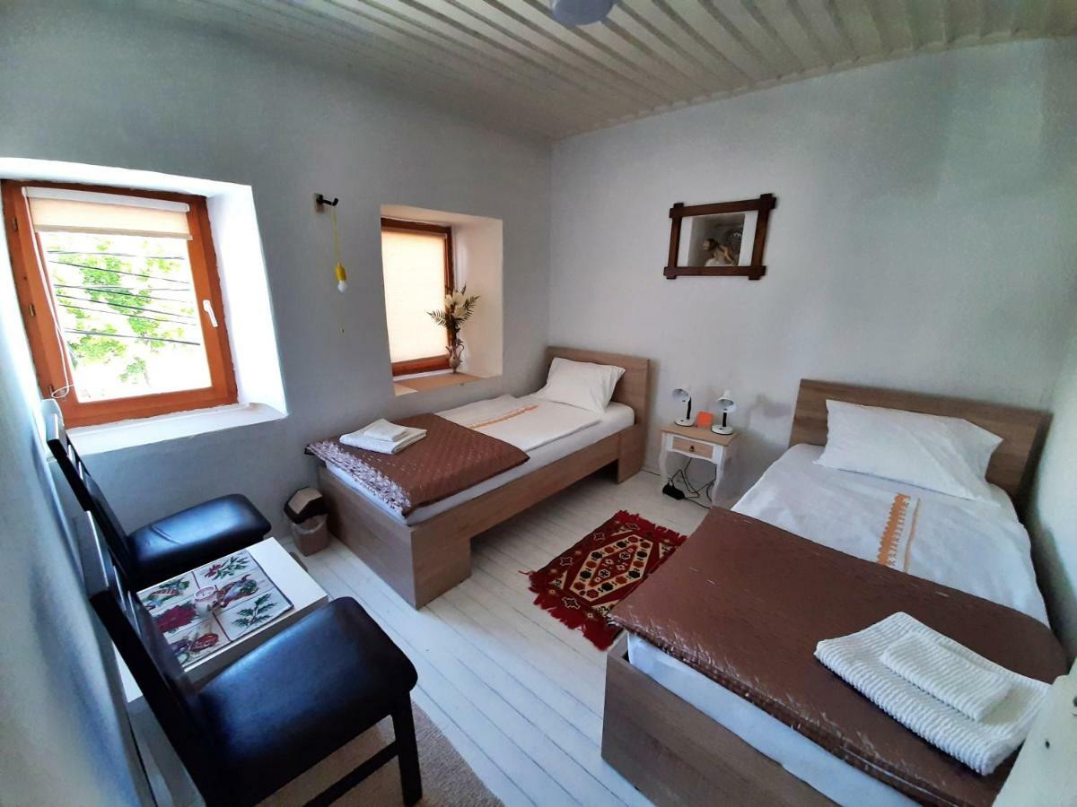Kulla Dula Guesthouse Gjakova Екстер'єр фото
